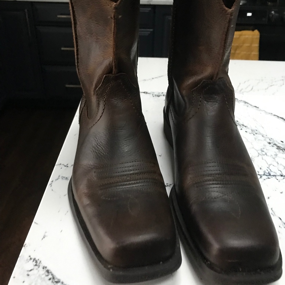 Mens Ariat Rambler Western Boots. Size 8 EE